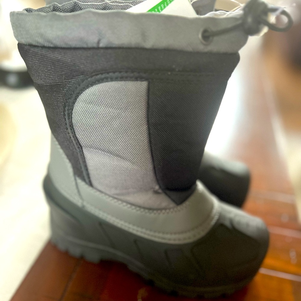 Boys winter boots size 13. New with tags!